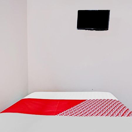 Oyo 90234 Dhoho Family Guest House Kediri  Exterior photo