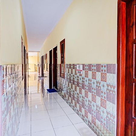 Oyo 90234 Dhoho Family Guest House Kediri  Exterior photo