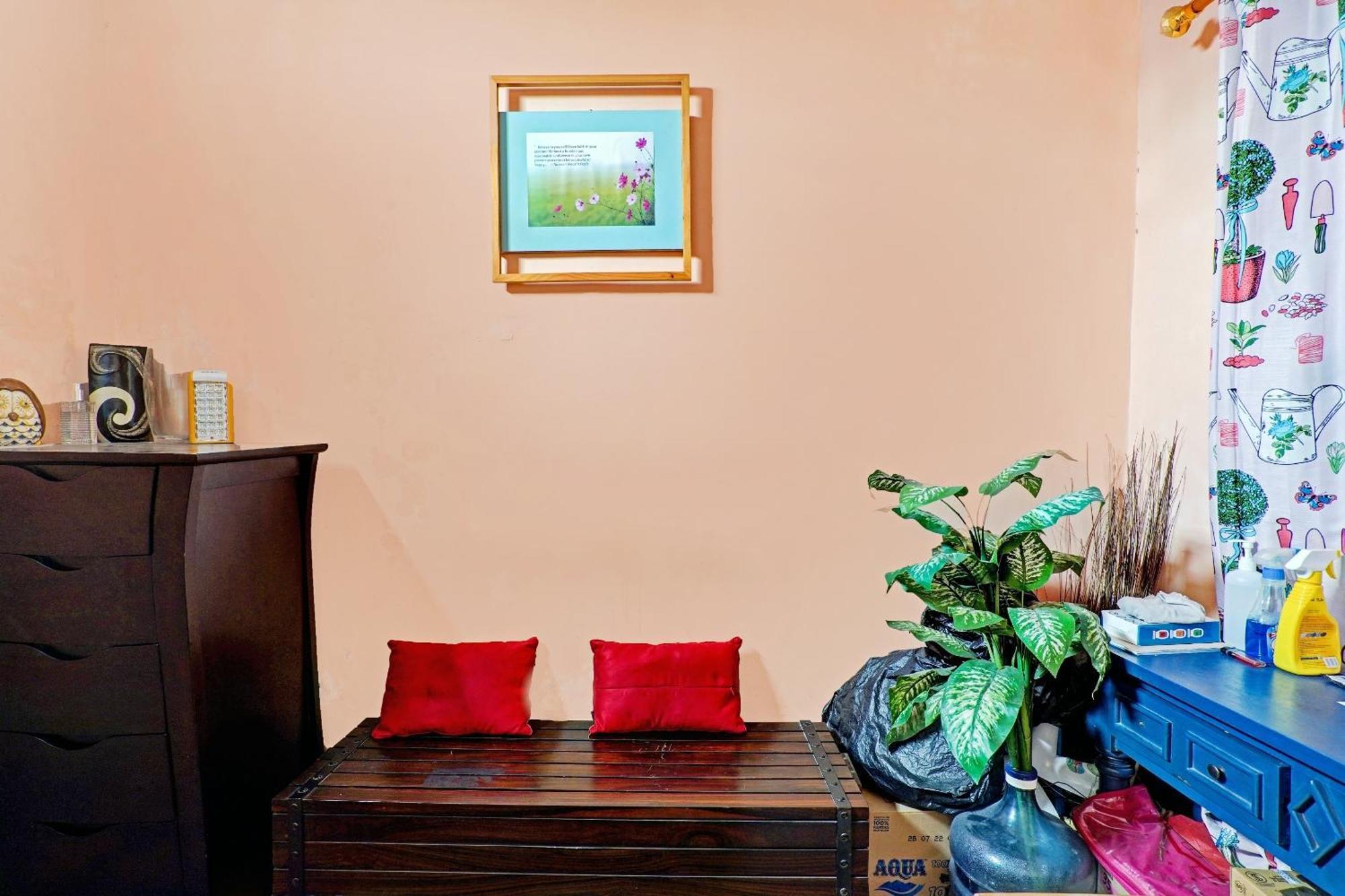 Oyo 90234 Dhoho Family Guest House Kediri  Exterior photo