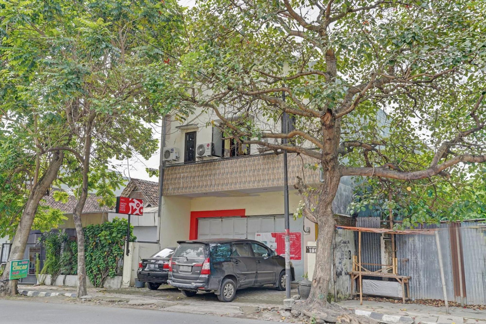 Oyo 90234 Dhoho Family Guest House Kediri  Exterior photo
